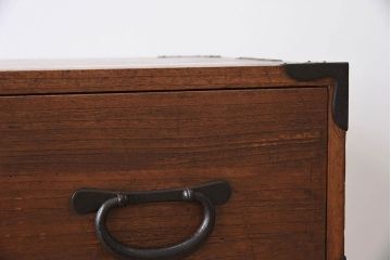アンティーク家具　総桐材　和製アンティーク　鉄脚付き!シンプルな古い木の時代箪笥ローボード(2)
