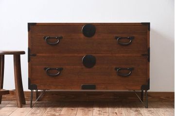アンティーク家具　総桐材　和製アンティーク　鉄脚付き!シンプルな古い木の時代箪笥ローボード(2)