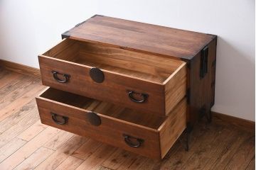 アンティーク家具　総桐材　和製アンティーク　鉄脚付き!シンプルな古い木の時代箪笥ローボード(2)