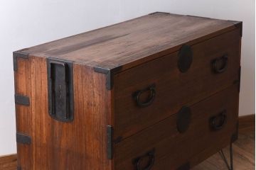 アンティーク家具　総桐材　和製アンティーク　鉄脚付き!シンプルな古い木の時代箪笥ローボード(2)