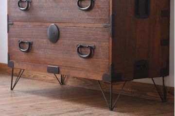 アンティーク家具　総桐材　和製アンティーク　鉄脚付き!シンプルな古い木の時代箪笥ローボード(2)