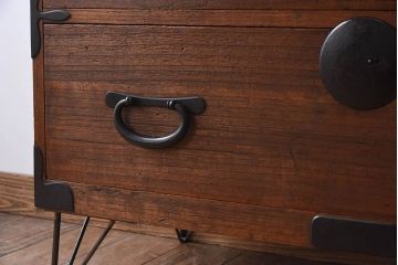 アンティーク家具　総桐材　和製アンティーク　鉄脚付き!シンプルな古い木の時代箪笥ローボード(2)