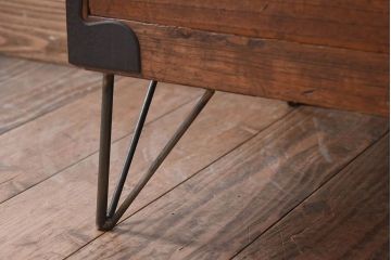 アンティーク家具　総桐材　和製アンティーク　鉄脚付き!シンプルな古い木の時代箪笥ローボード(2)