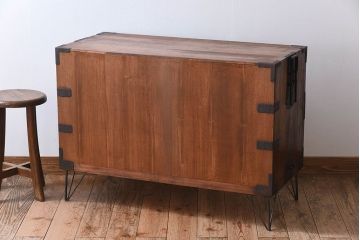 アンティーク家具　総桐材　和製アンティーク　鉄脚付き!シンプルな古い木の時代箪笥ローボード(2)