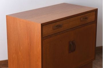 ヴィンテージ家具　G-PLAN(ジープラン)　北欧ビンテージ　チーク材　サイドキャビネット(2)