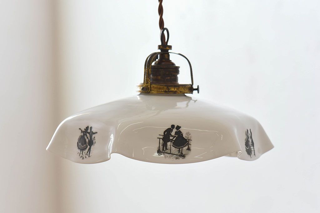 フランスアンティーク　レトロなデザインのペンダントライト(2)