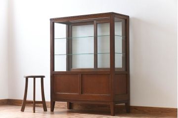 アンティーク家具　脚付き!小ぶりな木製アンティークガラスケース(ショーケース)(2)