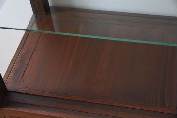 アンティーク家具　脚付き!小ぶりな木製アンティークガラスケース(ショーケース)(2)
