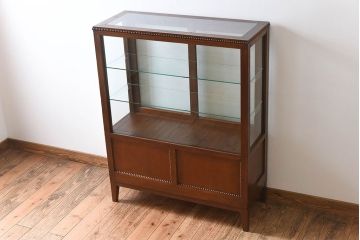 アンティーク家具　脚付き!小ぶりな木製アンティークガラスケース(ショーケース)(2)