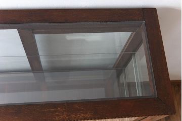 アンティーク家具　脚付き!小ぶりな木製アンティークガラスケース(ショーケース)(2)