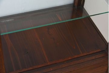 アンティーク家具　脚付き!小ぶりな木製アンティークガラスケース(ショーケース)(2)