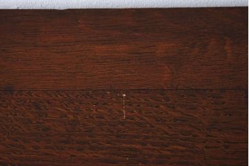 アンティーク家具　オーク材　小ぶりなイギリスアンティークのサイドキャビネット