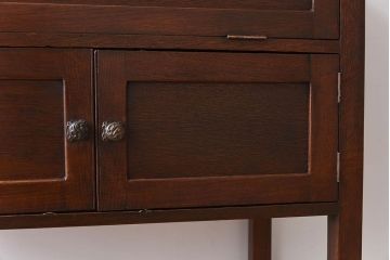 アンティーク家具　オーク材　小ぶりなイギリスアンティークのサイドキャビネット