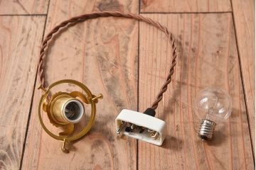 イギリスアンティーク　上品なフリルシェードのペンダントライト(天井照明)(1)