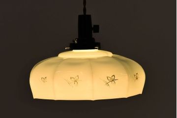 フランスアンティーク　レトロな被せガラスのペンダントライト