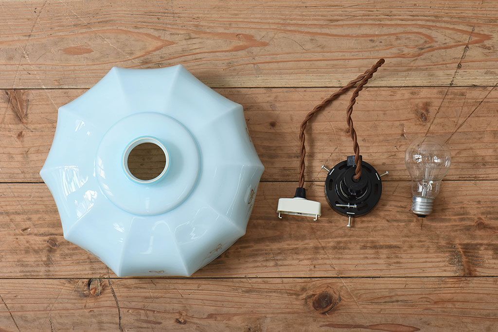 フランスアンティーク　レトロな被せガラスのペンダントライト