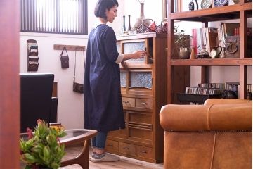 アンティーク家具　三尺　ダイヤガラス引き戸!前檜材製　古い木のアンティーク収納棚(水屋箪笥)