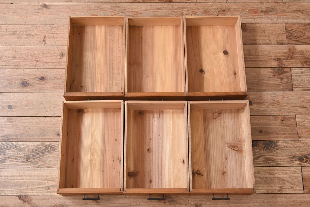 アンティーク家具　三尺　ダイヤガラス引き戸!前檜材製　古い木のアンティーク収納棚(水屋箪笥)