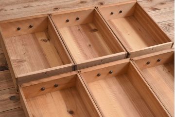 アンティーク家具　三尺　ダイヤガラス引き戸!前檜材製　古い木のアンティーク収納棚(水屋箪笥)