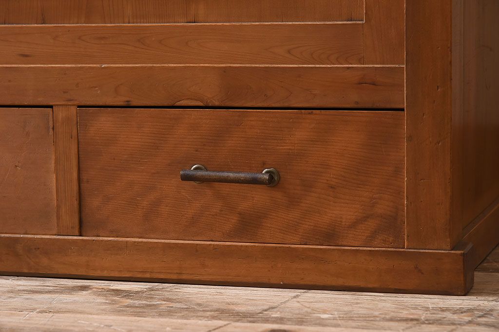 アンティーク家具　三尺　ダイヤガラス引き戸!前檜材製　古い木のアンティーク収納棚(水屋箪笥)