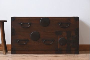 アンティーク家具　和製アンティーク　前面桐材!シンプルな丸金具の時代箪笥ローボード(衣装箪笥)(2)