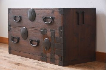 アンティーク家具　和製アンティーク　前面桐材!シンプルな丸金具の時代箪笥ローボード(衣装箪笥)(2)