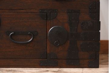 アンティーク家具　和製アンティーク　前面桐材!シンプルな丸金具の時代箪笥ローボード(衣装箪笥)(2)