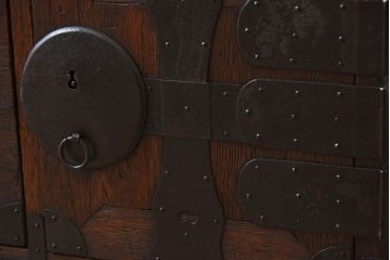 アンティーク家具　和製アンティーク　前面桐材!シンプルな丸金具の時代箪笥ローボード(衣装箪笥)(2)