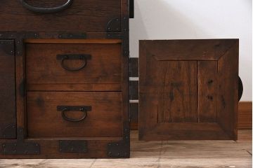 アンティーク家具　和製アンティーク　前面桐材!シンプルな丸金具の時代箪笥ローボード(衣装箪笥)(2)