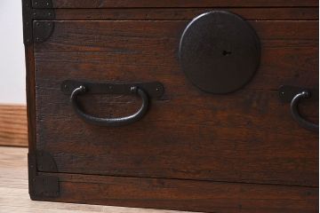 アンティーク家具　和製アンティーク　前面桐材!シンプルな丸金具の時代箪笥ローボード(衣装箪笥)(2)