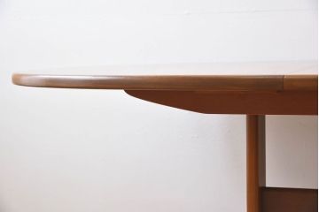ヴィンテージ家具　北欧ビンテージ　ウォールナット材製　シンプルなエクステンションテーブル(1)