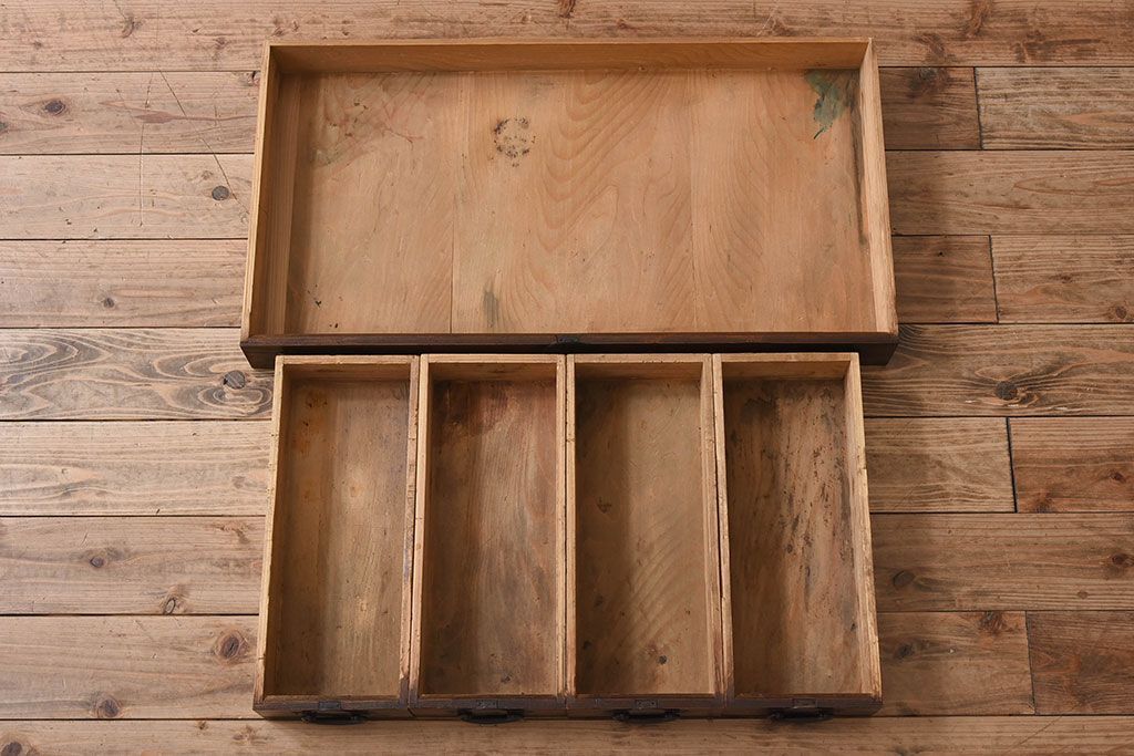 アンティーク家具　丸金具付き　和製アンティーク　前面欅材製の帳場箪笥