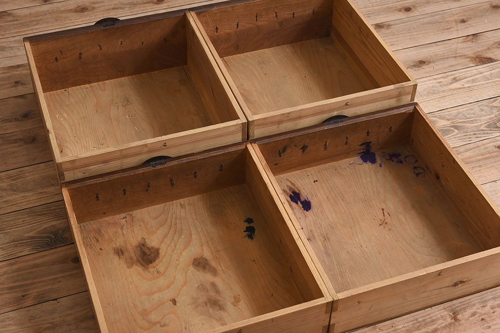 アンティーク家具　丸金具付き　和製アンティーク　前面欅材製の帳場箪笥