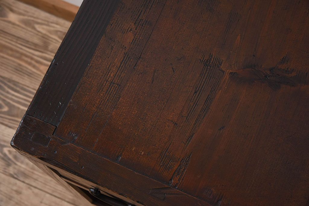 アンティーク家具　丸金具付き　和製アンティーク　前面欅材製の帳場箪笥