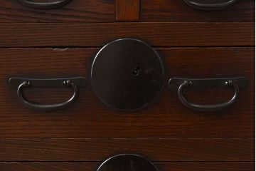 アンティーク家具　丸金具付き　和製アンティーク　前面欅材製の帳場箪笥