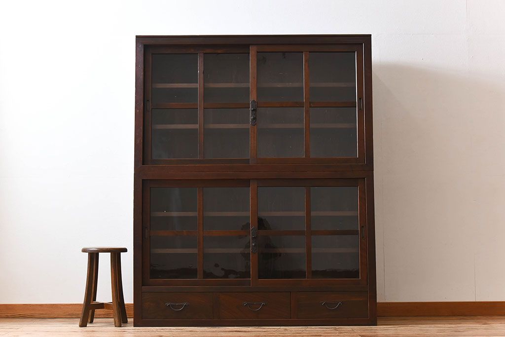 アンティーク家具　前面檜材製　和製アンティーク　ガラス引き戸!古い木の重ね収納棚