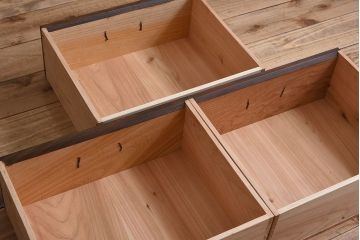 アンティーク家具　前面檜材製　和製アンティーク　ガラス引き戸!古い木の重ね収納棚