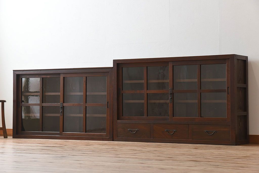 アンティーク家具　前面檜材製　和製アンティーク　ガラス引き戸!古い木の重ね収納棚