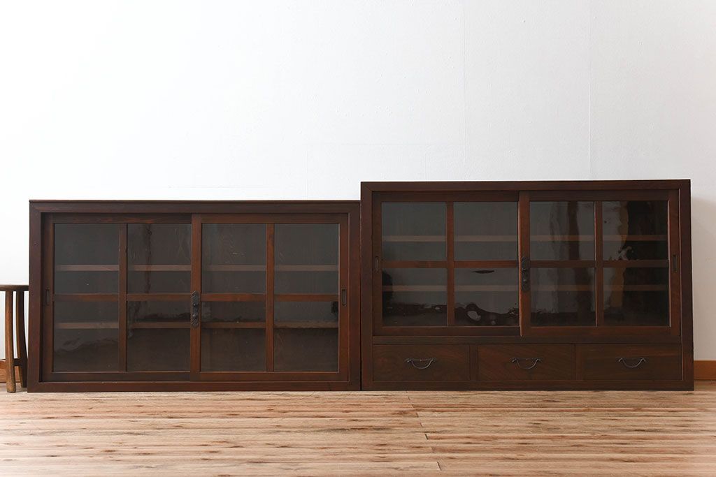 アンティーク家具　前面檜材製　和製アンティーク　ガラス引き戸!古い木の重ね収納棚