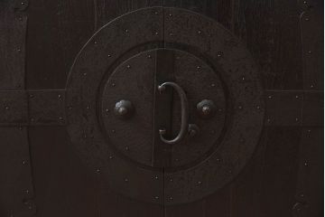 アンティーク家具　前面桐材製　明治期!アンティークの観音箪笥ローボード