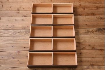 アンティーク家具　特大サイズ　引き出し・戸棚付き!古い木のマス目収納棚(収納棚、飾り棚)