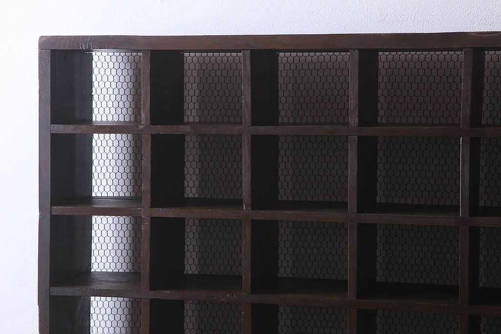 アンティーク家具　特大サイズ　引き出し・戸棚付き!古い木のマス目収納棚(収納棚、飾り棚)