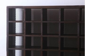 アンティーク家具　特大サイズ　引き出し・戸棚付き!古い木のマス目収納棚(収納棚、飾り棚)