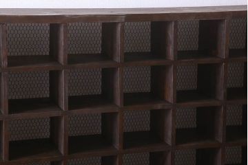 アンティーク家具　特大サイズ　引き出し・戸棚付き!古い木のマス目収納棚(収納棚、飾り棚)