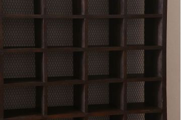 アンティーク家具　特大サイズ　引き出し・戸棚付き!古い木のマス目収納棚(収納棚、飾り棚)