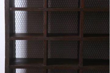 アンティーク家具　特大サイズ　引き出し・戸棚付き!古い木のマス目収納棚(収納棚、飾り棚)