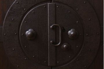 アンティーク家具　総桐材製　明治期!アンティークの観音箪笥ローボード(桐箪笥、桐たんす)