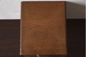 アンティーク家具　ネームプレート　ナラ材製のアンティーク小引き出し(1)