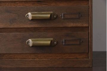 アンティーク家具　ネームプレート　ナラ材製のアンティーク小引き出し(1)