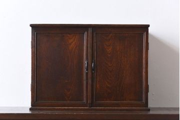 アンティーク家具　大正昭和期　古い栓材の小ぶりでシンプルなアンティーク収納棚